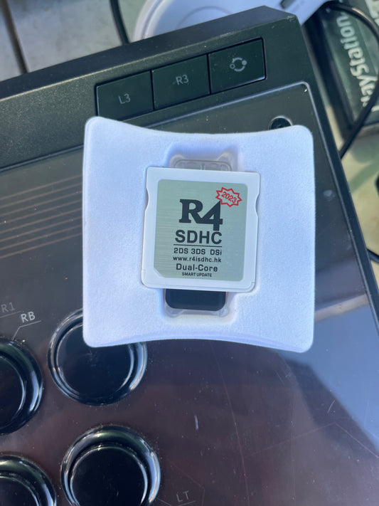 Nintendo DS flashcart loaded with sd card