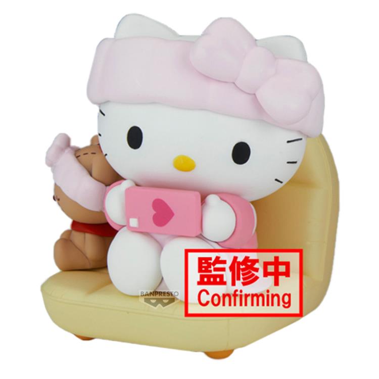 Sanrio Nakayoshi Memories Relaxing Time at Home Hello Kitty Figure
