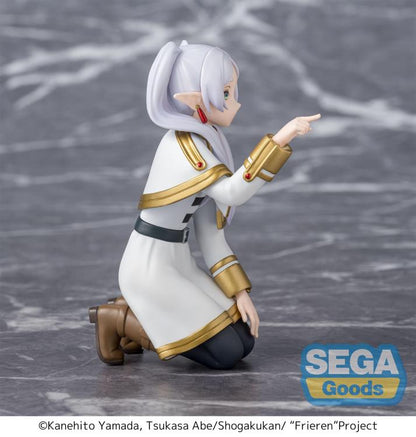 Frieren: Beyond Journey's End Frieren (Poking Something) Premium Perching Figure